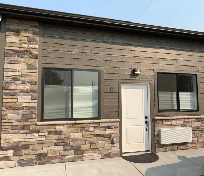Centrally located, newly remodeled apartment - Unit C