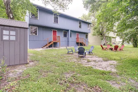 2-Story 3/2.5 Townhome in the heart of Downtown Deland Отели рядом с достопримечательностью «Мелчинг Филд эт Конрад Парк»