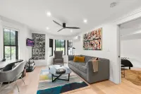 🏳️‍🌈 Modern Elegant Condo in the Heart of Ptown 🚗 Free Parking ⚡ EV Charger