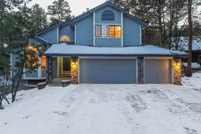 Mountain Modern Retreat! Ford Amph / BBQ / Fire Pit / Hot Tub