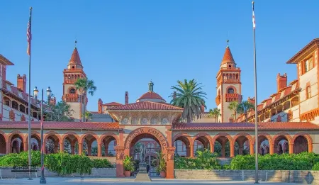 Luxurious indoor/outdoor Family Paradise in downtown St Augustine