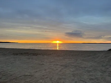 Little Valley private log cabin in the woods by Lake Petenwell