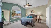 4 Bedroom 3 Bathroom on the Lake! 3 Queen Beds!