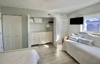 Cape Roc Condo with Ocean Views and Heated Pool 1/2 Block to the Beach