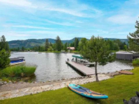 Your Lake Pend Orielle Get Away, beautiful waterfront home with private dock Ξενοδοχεία στην πόλη Sagle