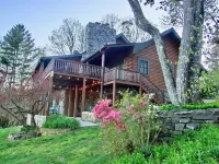 Mountain Cabin in Brevard, Private Apartment, Incredible Views, Close to Town. Hotels near Sliding Rock