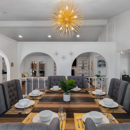 One Story House, King Beds, TV in all bedrooms, Desks, Grill and Pool.