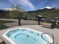 Ski in/Out! 3BR+Loft, Hot Tub/Free Parking & more!