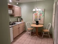 Room 6️⃣ with kitchen and bathroom in Old Palm Springs hotel by the heated pool 🦋