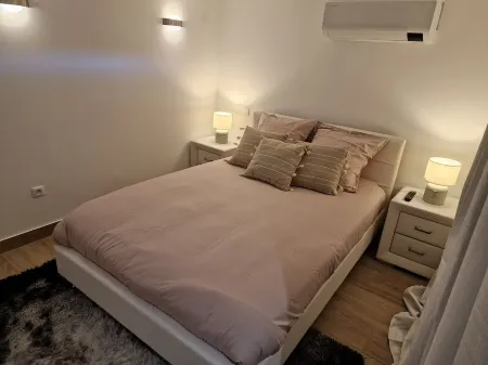 Superb ground floor apartment. Отели в г. Бандоль