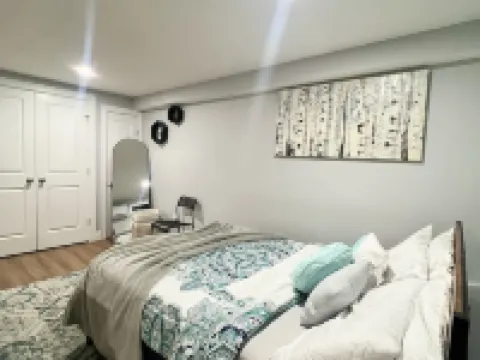Cozy 2-Floor Apartment with Garage Access ウースターのホテル