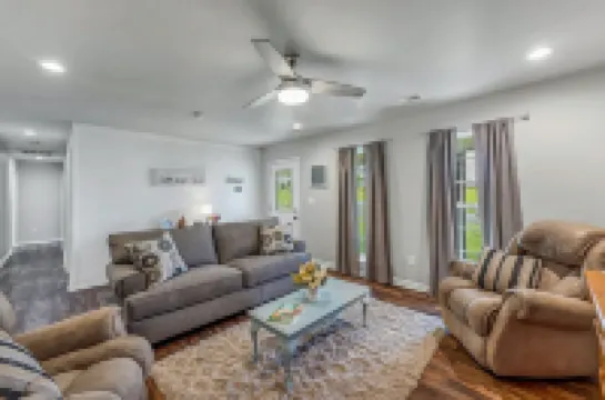 Location! Location!<br>Minutes to all shopping and your favorites restaurant!