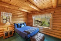 Log Cabin near Historic Cripple Creek, Hot Tub and Spectacular Views!