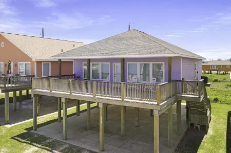 PURPLE PELICAN - 30 seconds from the sand!!!  Private Community Walkover