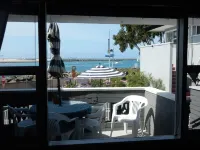 Bunni's Beach Condo ~ WOW !!  Free assigned parking!  Calendar up to date...