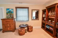 Charming Waterfront Cottage with Boat Ramp and boat docking - Pet Friendly