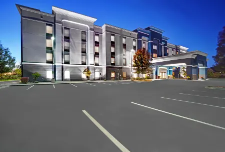 Hampton Inn & Suites Syracuse Dewitt Отели в г. Сиракьюс