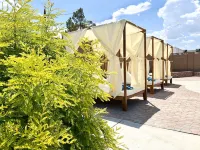 7x4 Oasis with heated pool + spa + outdoor living + lots of parking Các khách sạn ở 