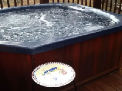 Comy, Cozy Cottage! Hot Tub & Fireplace! Pets by Approval. Weekly Discounts