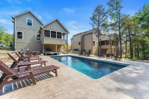 Gray Wolf Lodge-Private Saltwater Pool, Hot Tub