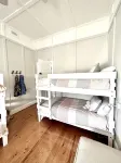Beachfront cottage with ocean views - only 5 mins from shops and cafes