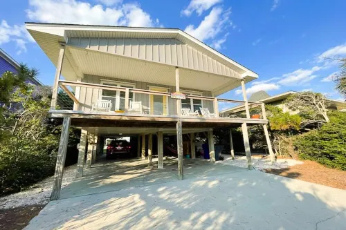 DOG FRIENDLY - Second Row ...Ruff Life beach cottage.