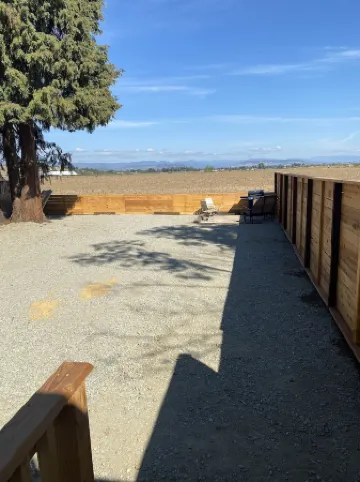 Newly renovated studio with farm and mountain view’s! 5 minutes to Jacksonville.