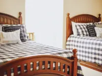 Spacious Lake House with Sam Rayburn Water Frontage 賈斯珀縣酒店