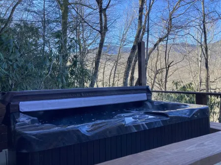 Spectacular Views! Hot tub, Hiking, Waterfalls, FishingReduced Rates