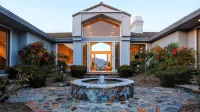 Luxury Chateau - epic saltwater lap pool, wine+beach+retreat