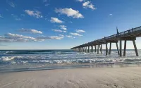 2 bedrooms - King bed - close to beaches - beautiful deck with outdoor seating.