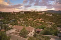 LOOK NO FURTHER-4,000sf Hillside with Views TV's & Pool Table