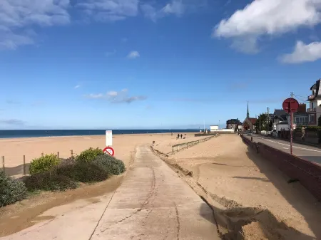 150 m from the beautiful beach, 2 rooms 4 persons, large balcony, Wi-Fi