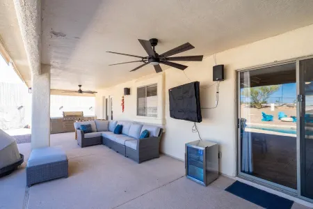 Two master suites-4BR & 3BA Lake Havasu House with Pool Table, Pool & Hot Tub