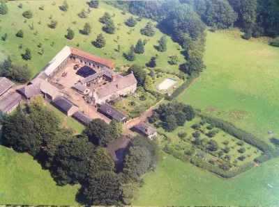 Between Exmoor and Dartmoor Luxurious Cottage on 15th Century Farm with Pool Devon Railway Centre 주변 호텔