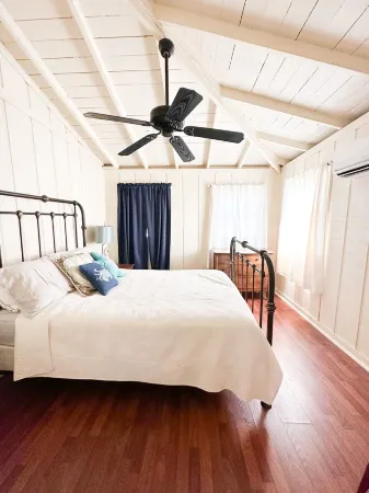 Beachfront 3bed 2bath sleeps 8. ‘25 amenity pass, linens included.