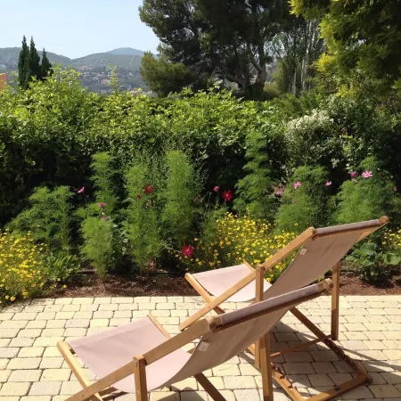 Bottom of independent 60m2 villa, 2 bedrooms, large terrace and golf ball