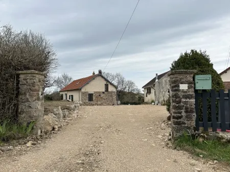 Quiet, ideal for exploring the Morvan! Отели в г. Сен-Бранше
