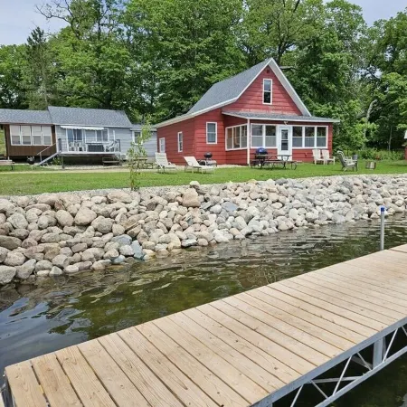 Lakefront Heritage Cabin on Lake Victoria – Steps from the Water!