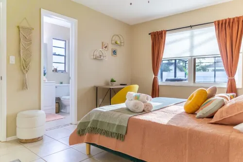 Fully Equipped Pool House- 5 mins from Downtown Melbourne Hotels in West Melbourne