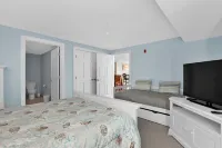 Beachfront Luxury Grand Victorian Condo (Primetime View directly down the pier)