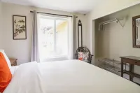 Hillside Cottage w/ Chef's Kitchen miles from Seattle