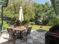 Spacious 1 block to Downtown Mt. Dora "The Brick Haven" with Garage Gameroom!! Hotels in Mount Dora