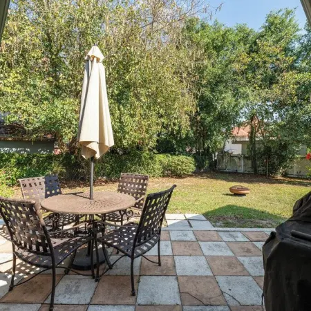 Spacious 1 block to Downtown Mt. Dora "The Brick Haven" with Garage Gameroom!!