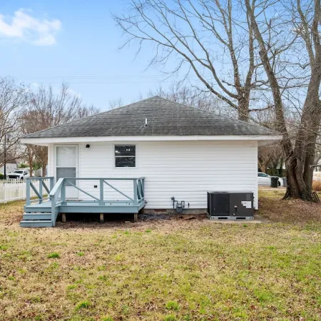 Buckroe Beach House ~ Walk to Beach / Only 3 Blocks! Close to VA Hospital!