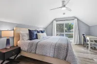 !Newly Upgraded! Hot Tub-Game Room-Dock-Fire Pits