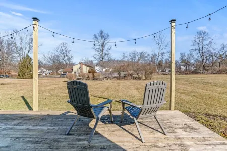 Unique & Cozy Carriage House ~ Queen Beds ~ Patio!