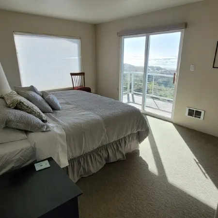 Ocean Front ON the Beach - 14 Minutes to Bandon Dunes Golf! Spectacular Views!