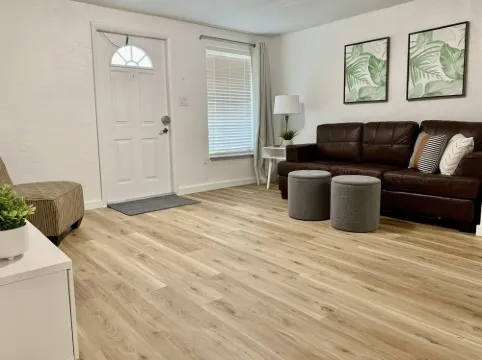 “The Sequel” - King bed - Renovated - near IMG