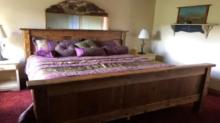 Amazingly Beautiful Waterfalls Getaway   special winter ski package  per month !